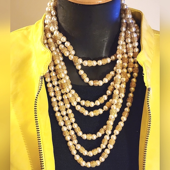 Trifari pearl/goldtone nugget spacer elegant SEVEN layer...